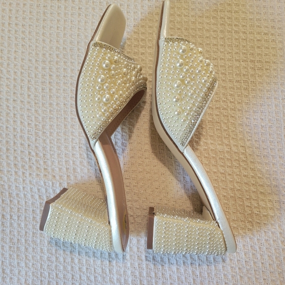 Forever  White Pearl Embellished Women's Heels - Picture 8 of 11